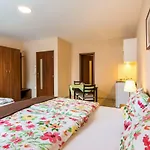 Ephelia Apartament *