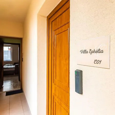 Ephelia Apartment *